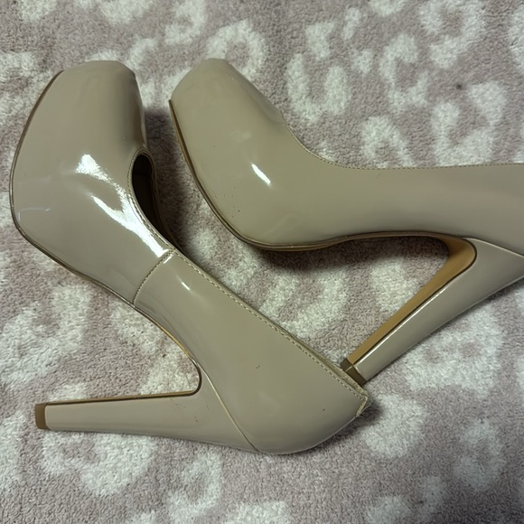 Guess nude beige platform heels. Never worn. - Picture 3 of 4